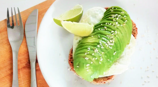FitFarmin Superdieetti, FitMama ja Bikini Challenge -valmennusten ruokavalioihin sopiva avokadotoast.