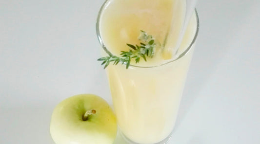FitFarmin useimpien valmennusten ruokavalioihin sopiva omena-inkiväärismoothie.