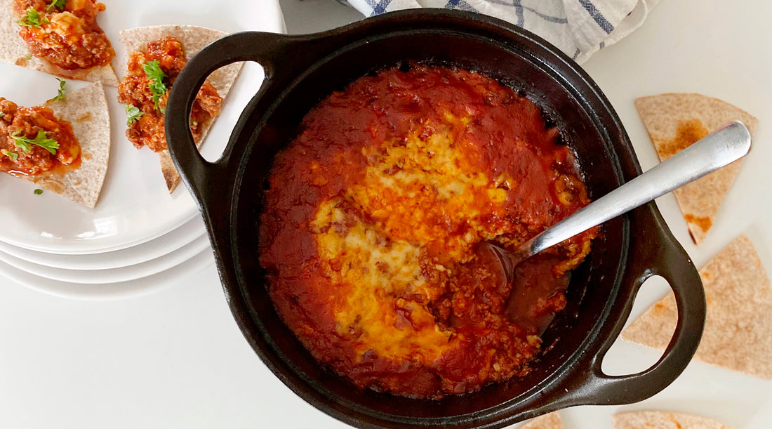 Pizzanmakuinen koko perheen herkku, dippipata. Resepti sopii FITFARMin FITMAMA®-valmennuksen ruokavalioon.
