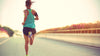 juoksija lenkkeilee kovaa vauhtia run juoksuvalmennuksen ohelmalla