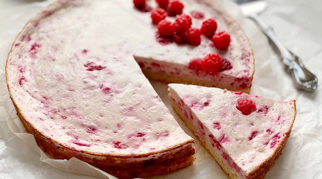 Fitfarmin valmennusten ruokavalioon sopiva vadelmapiirakka-resepti. Äitienpäiväresepti.